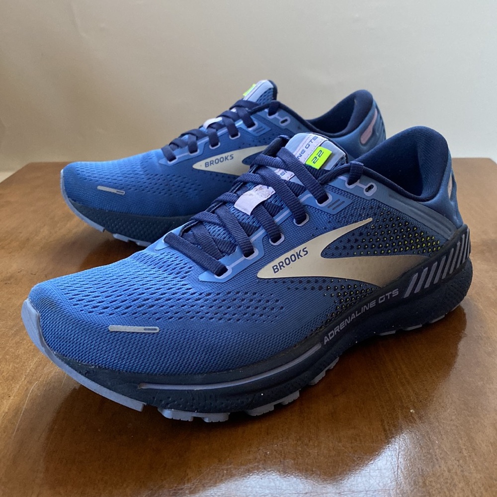 Brooks Adrenaline GTS 22 size 9.5 women’s